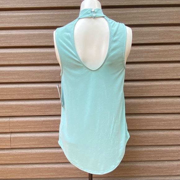 Design Lab Sleeveless Top - Picture 2 of 6